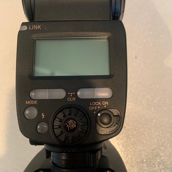 YONGUNO SPEEDLIGHT AND WIRELESS FLASH CONTROLLER- FOR NIKON CAMERAS - Picture 2 of 16